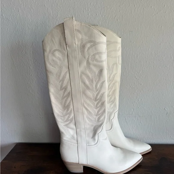 Dolce Vita White Heeled Boots - Picture 1 of 3